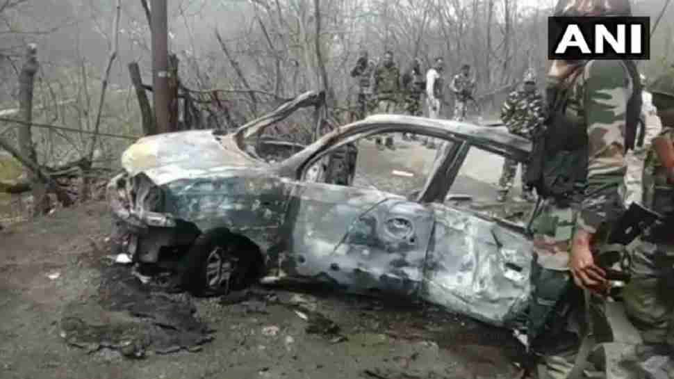 काश्मीरमध्ये पुन्हा दहशतवादी हल्ल्याचा प्रयत्न सीआरपीएफच्या ताफ्याजवळ कारचा स्फोट