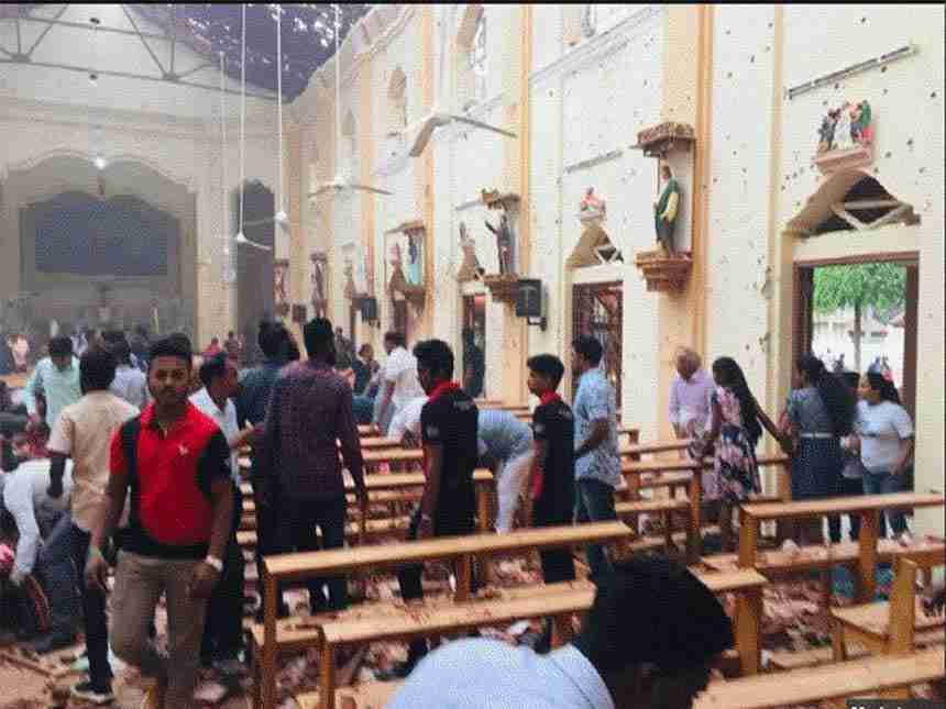 Sri Lanka bomb blasts : साखळी बॉम्बस्फोटांच्या पार्श्वभूमीवर श्रीलंकेत आज मध्यरात्रीपासून आणीबाणी