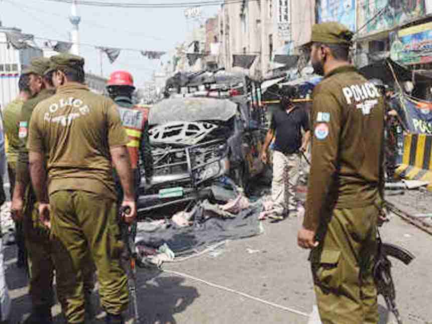 लाहोरमधील सुफी दर्ग्याबाहेरील स्फोटात 9 ठार; 24 जण जखमी