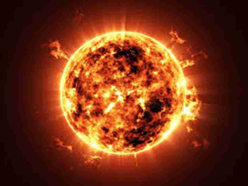 सूर्यापासून उत्पन्न ऊर्जेच्या केवळ 2 अब्जावा भाग पृथ्वीवर पाेहाेचताे