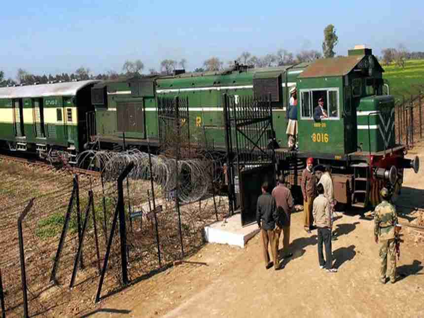 Pakistan suspends Samjhauta Express, train stranded at Wagah