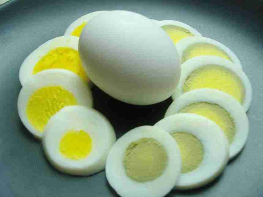 2 उकडलेल्या अंड्यांचे बिल 1700 रुपये
