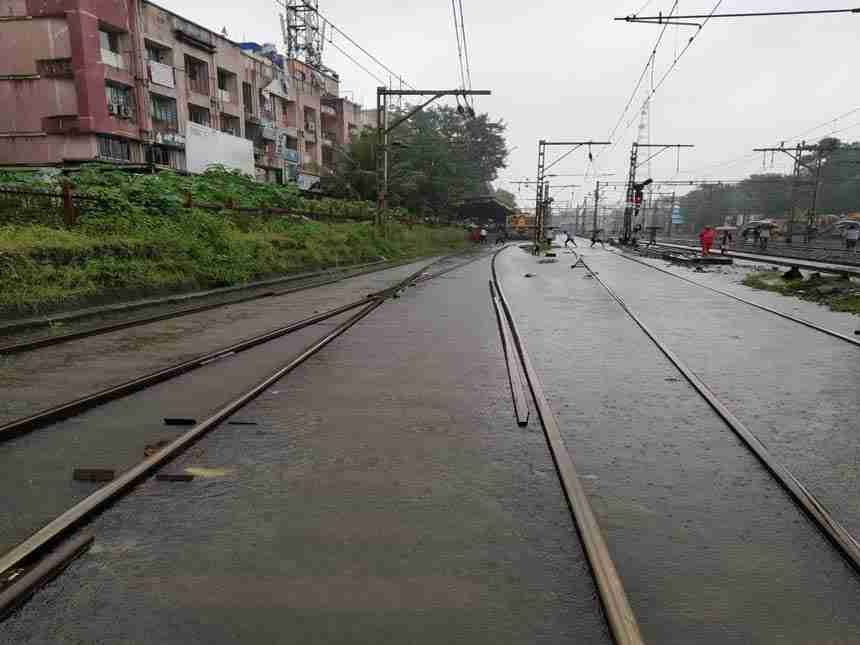 mumbai rain update: विरार ते वसई ट्रेन बंद