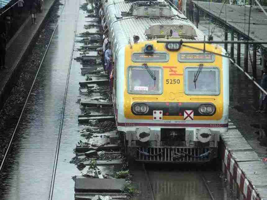 mumbai rain update : विरार ट्रेन सुरू