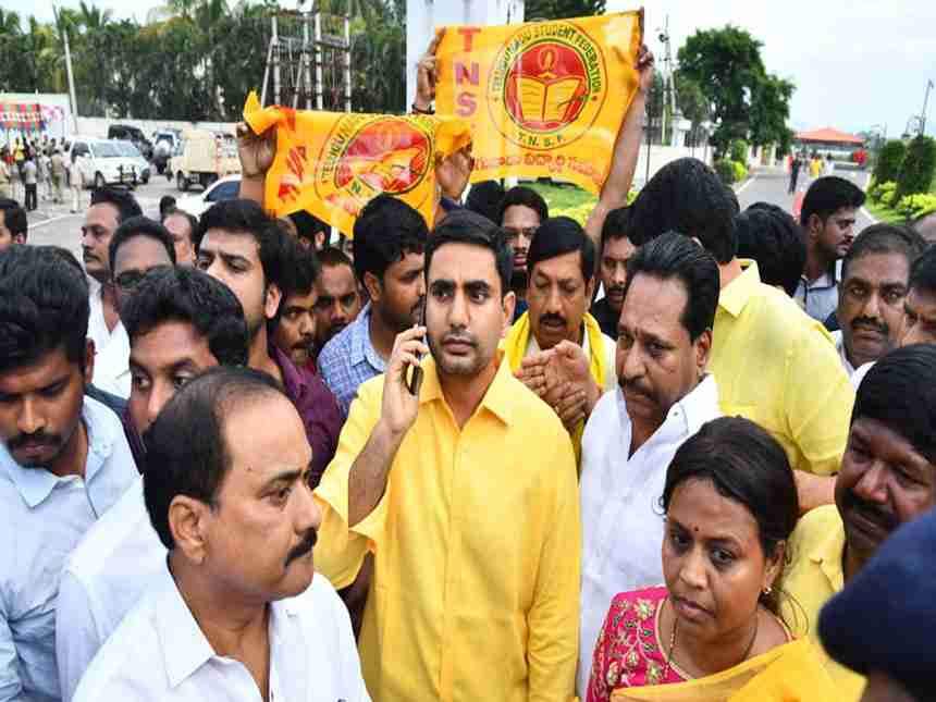 आंध्र प्रदेश सरकार के  खिलाफ विरोध प्रदर्शन से पहले, चंद्रबाबू नायडू को पुलिस ने किया नजरबंद