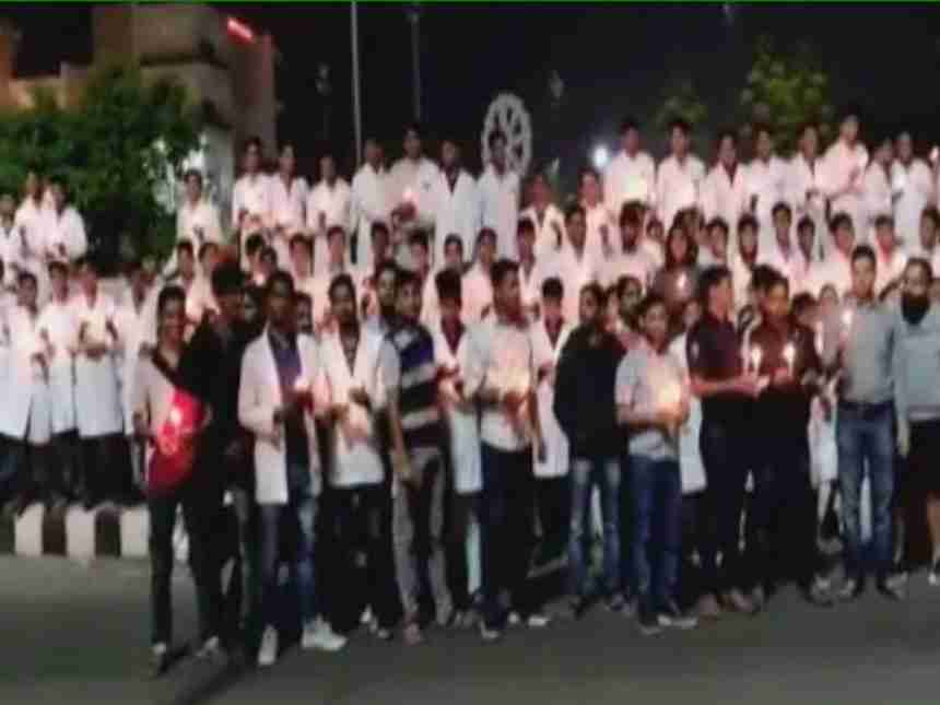 कोटा:हैदराबाद की निर्भया को न्याय दिलाने के लिए डॉक्टर्स ने निकाला कैंडल मार्च