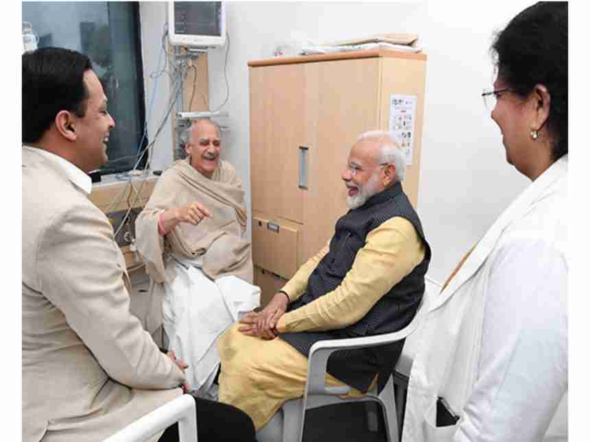 पंतप्रधान नरेंद्र मोदींनी हॉस्पिटलमध्ये घेतली अरुण शौरींची भेट... 