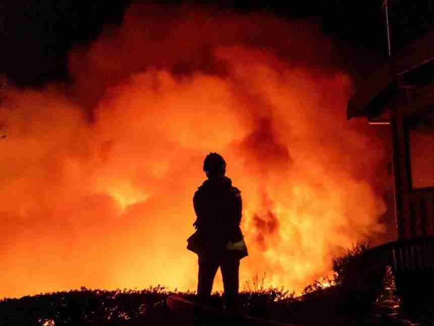 साकीनाका येथील आगीत दोघांचा मृत्यू; एक जण बेपत्ता 
