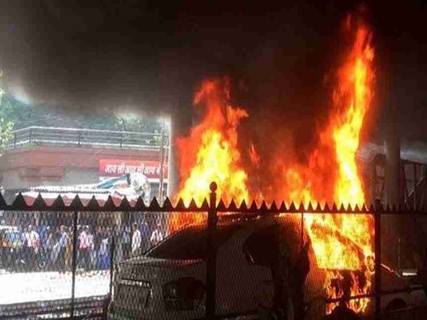 राष्ट्रवादीचे नेते संजय शिंदे यांच्या गाडीला अचानक आग, त्यातच होरपळून मृत्यू