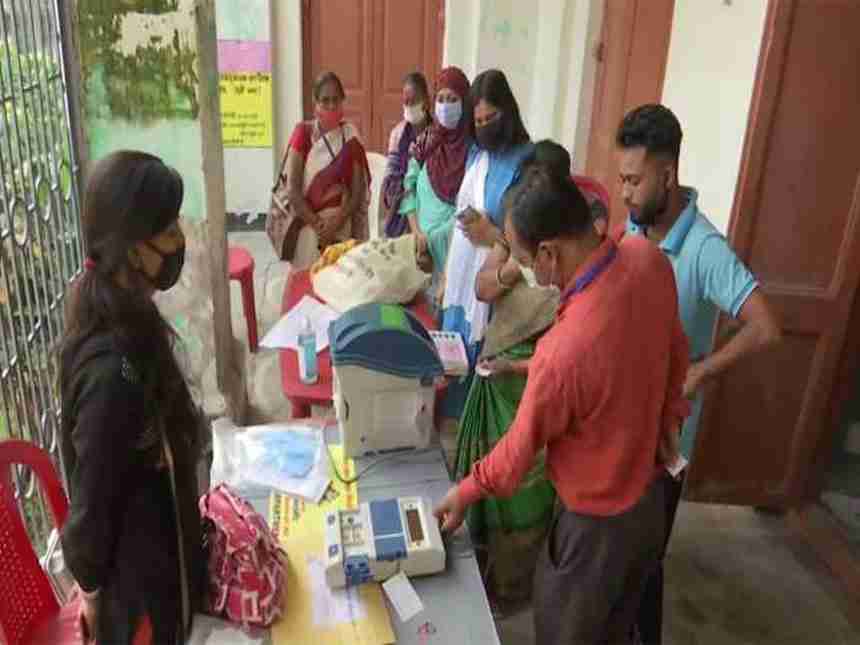 Bihar elections 2020 | पहिल्या टप्प्यातील 71 जागांसाठी आज मतदान; आठ मंत्र्यांची प्रतिष्ठा पणाला