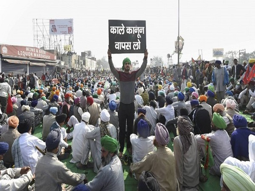 दिल्लीतील शेतकरी आंदोलनाचा 8वा दिवस, राज्यात शेतकरी संघटनांचं उग्र आंदोलन, तर...