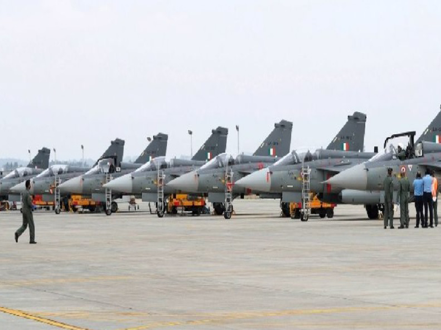 चीन, पाकिस्तानशी लढण्यासाठी भारताचं मोठं पाऊल, 83 तेजस लढाऊ विमानं खरेदी करणार