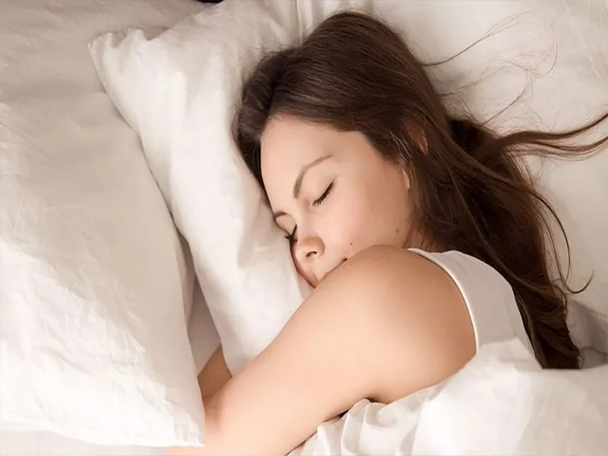 अपुऱ्या झोपेमुळे वाढतो हृदयावरील ताण आणि रक्तवाहिन्याही होतात खराब, शांत झोपेसाठी या टिप्स करा फॉलो